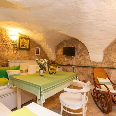 Holiday home Unit_type_terraced_house With Pool 55425 Grizane-Belgrad